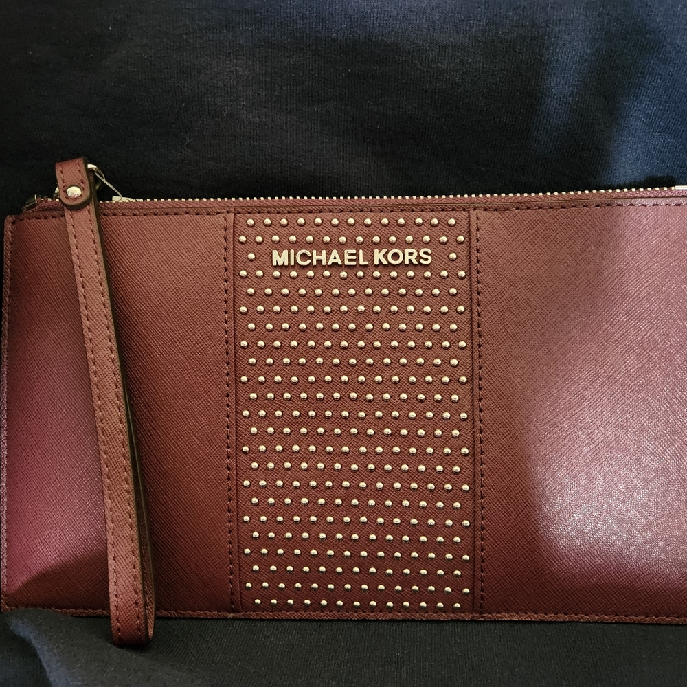 Large wristlet